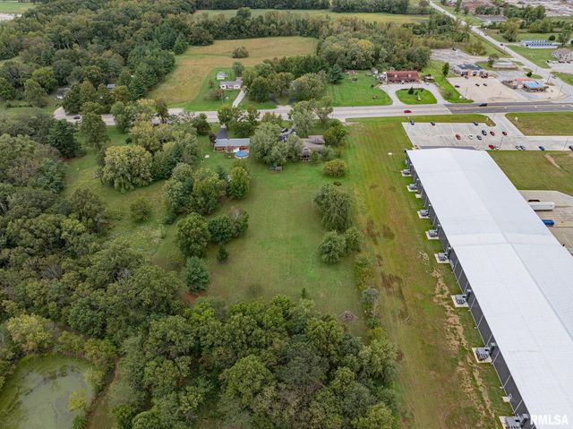 2022 W MAIN Street, Salem, IL 62881