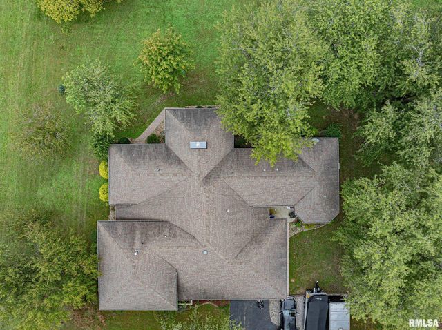 2022 W MAIN Street, Salem, IL 62881