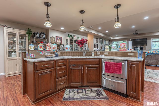 2022 W MAIN Street, Salem, IL 62881