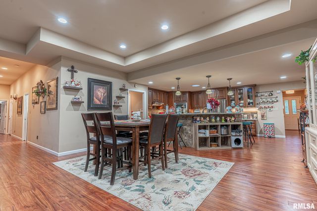 2022 W MAIN Street, Salem, IL 62881