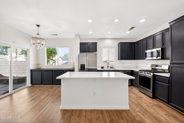 2037 Avenue H-6, Lancaster, CA 93536