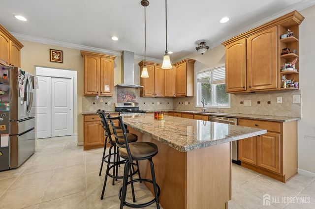 6 Willow Drive, Edison, NJ 08820
