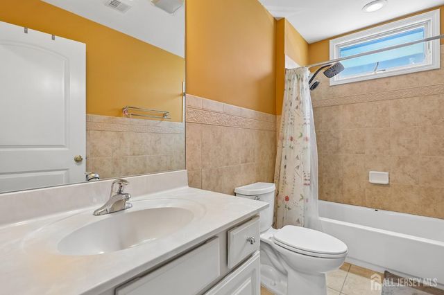 6 Willow Drive, Edison, NJ 08820