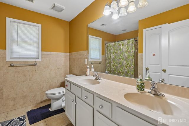 6 Willow Drive, Edison, NJ 08820