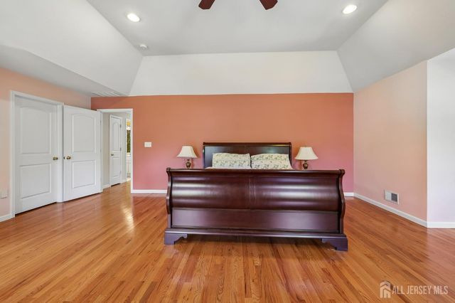 6 Willow Drive, Edison, NJ 08820