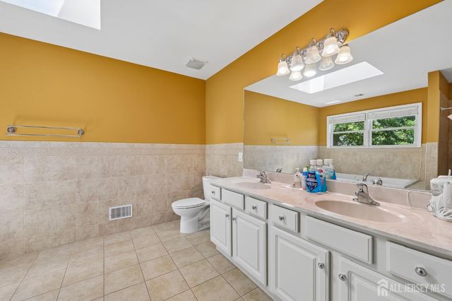 6 Willow Drive, Edison, NJ 08820