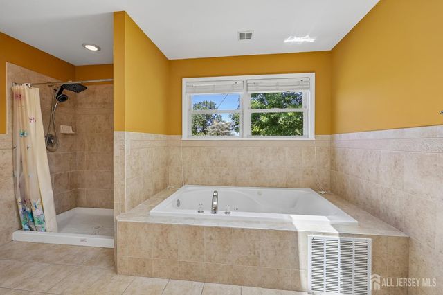 6 Willow Drive, Edison, NJ 08820