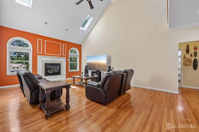 6 Willow Drive, Edison, NJ 08820