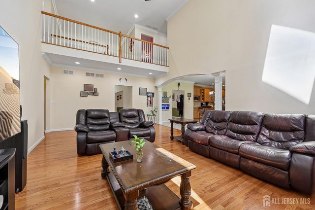6 Willow Drive, Edison, NJ 08820