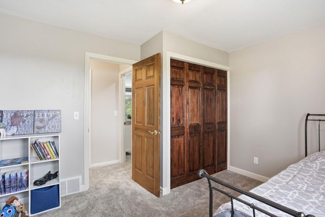 5075 Big Woods Boulevard, Chaska, MN 55318