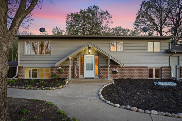 5075 Big Woods Boulevard, Chaska, MN 55318