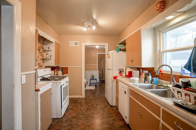 1011 W 2nd Street, West Plains, MO 65775