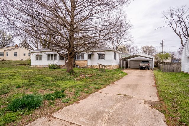 1011 W 2nd Street, West Plains, MO 65775