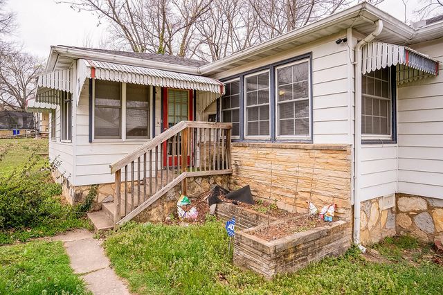 1011 W 2nd Street, West Plains, MO 65775