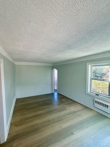 111 Piccadilly Dwns, Lynbrook, NY 11563