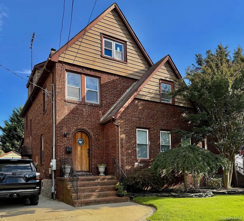 111 Piccadilly Dwns, Lynbrook, NY 11563