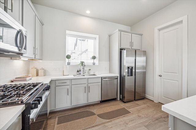 137 Eastwood Street, Houston, TX 77011