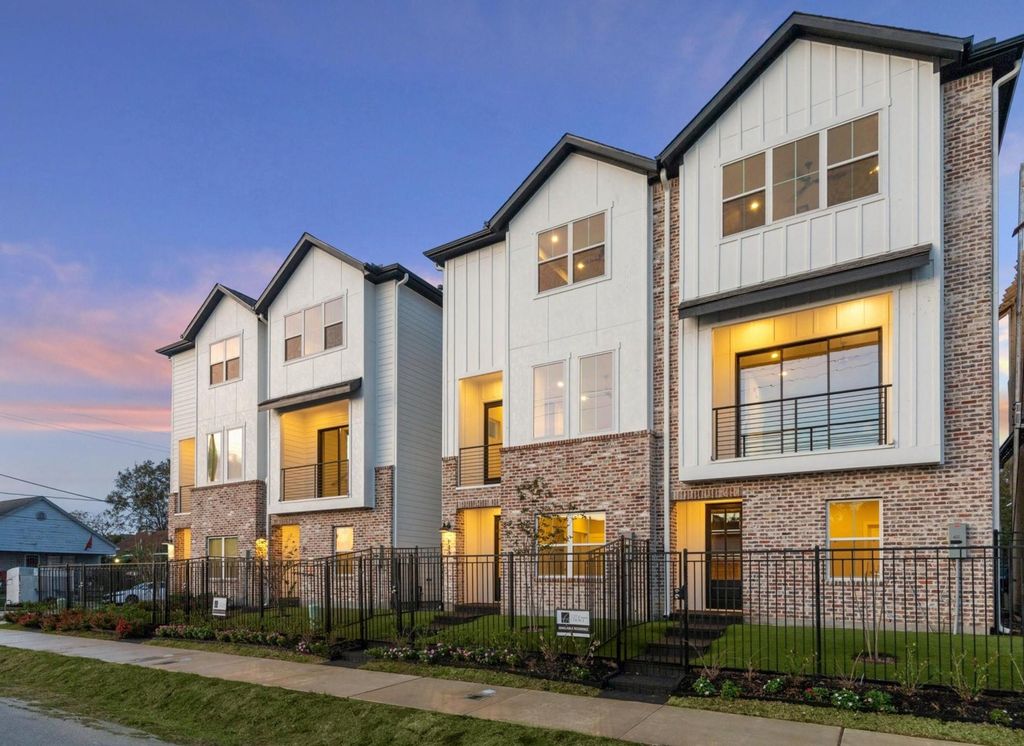 137 Eastwood Street, Houston, TX 77011