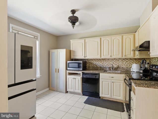 13 COURTWOOD DR, Pikesville, MD 21208