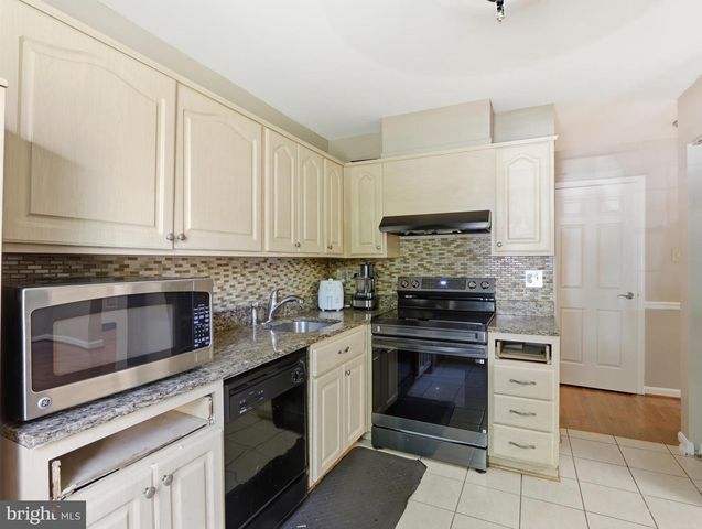 13 COURTWOOD DR, Pikesville, MD 21208