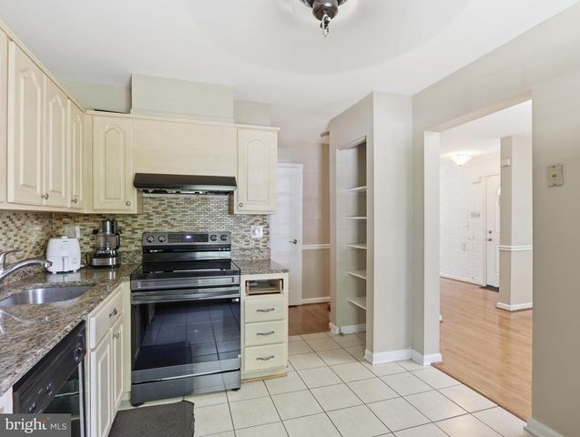 13 COURTWOOD DR, Pikesville, MD 21208