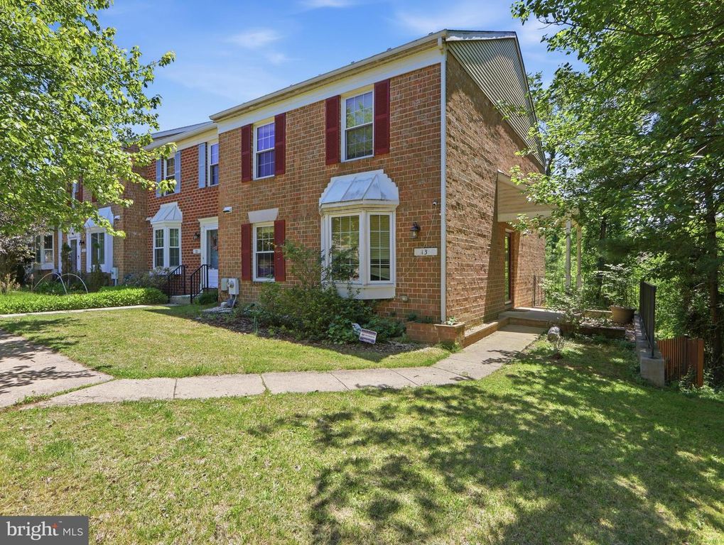 13 COURTWOOD DR, Pikesville, MD 21208