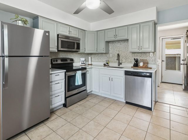 2303 OGDEN AVE, Bensalem, PA 19020