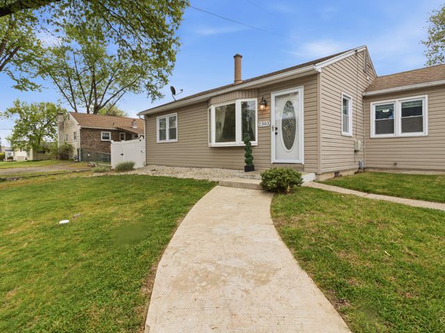 2303 OGDEN AVE, Bensalem, PA 19020