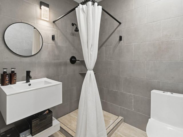 2303 OGDEN AVE, Bensalem, PA 19020