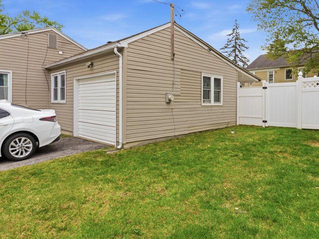 2303 OGDEN AVE, Bensalem, PA 19020