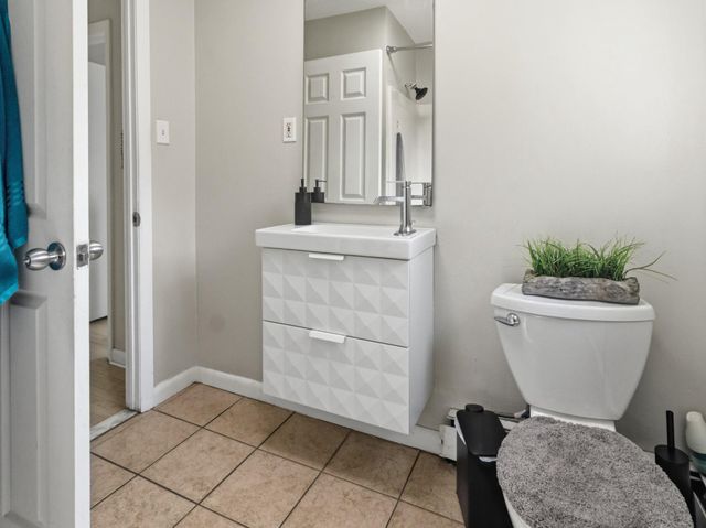 2303 OGDEN AVE, Bensalem, PA 19020