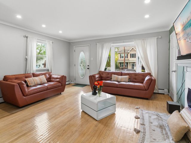 2303 OGDEN AVE, Bensalem, PA 19020