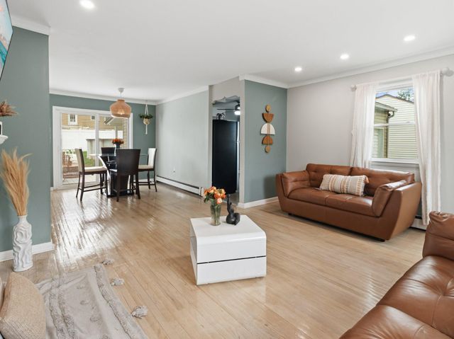 2303 OGDEN AVE, Bensalem, PA 19020