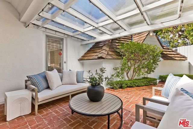 10543 Wellworth Avenue, Los Angeles, CA 90024