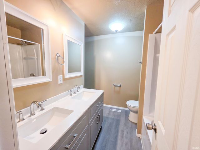 1421 Magnolia Avenue, Elkhart, IN 46514