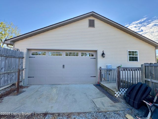 55 Tom Walker Ln, Coxs Creek, KY 40013