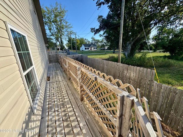 55 Tom Walker Ln, Coxs Creek, KY 40013