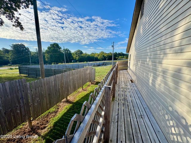 55 Tom Walker Ln, Coxs Creek, KY 40013