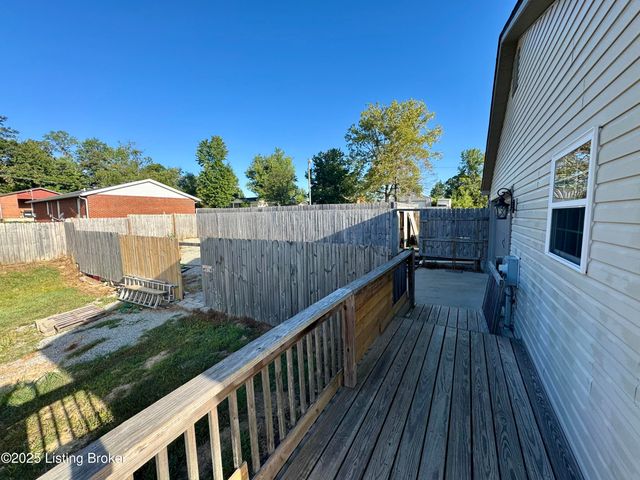 55 Tom Walker Ln, Coxs Creek, KY 40013