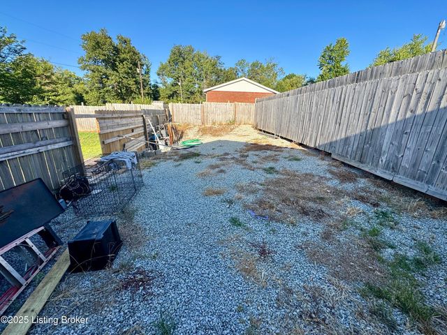 55 Tom Walker Ln, Coxs Creek, KY 40013