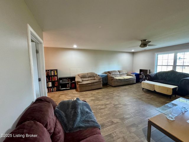 55 Tom Walker Ln, Coxs Creek, KY 40013