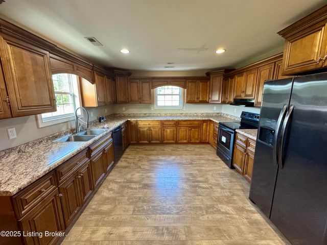 55 Tom Walker Ln, Coxs Creek, KY 40013