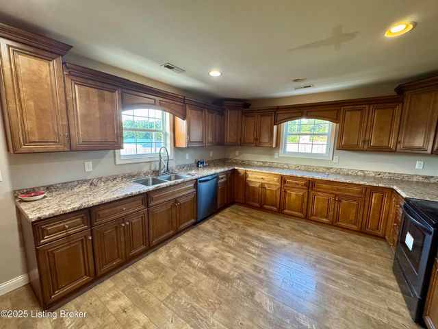 55 Tom Walker Ln, Coxs Creek, KY 40013