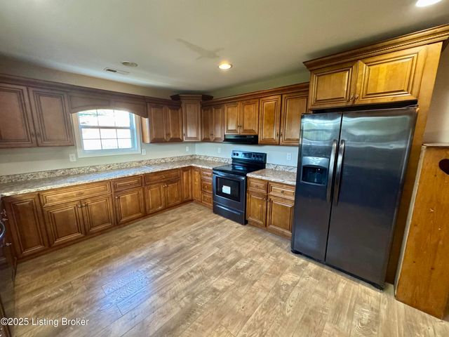 55 Tom Walker Ln, Coxs Creek, KY 40013
