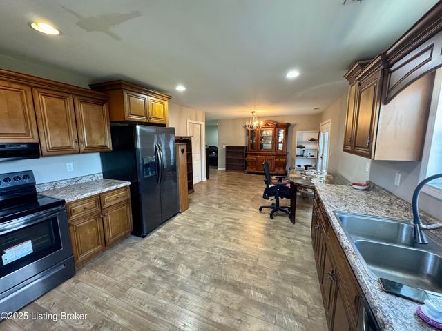 55 Tom Walker Ln, Coxs Creek, KY 40013