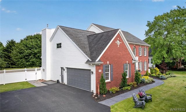 35 Norwood Lane, Orchard Park, NY 14127