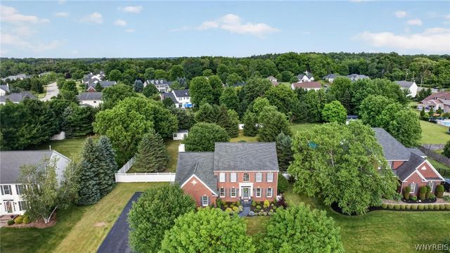 35 Norwood Lane, Orchard Park, NY 14127