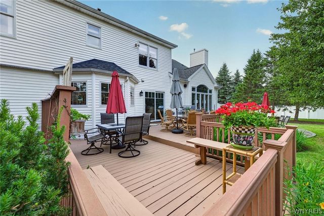 35 Norwood Lane, Orchard Park, NY 14127