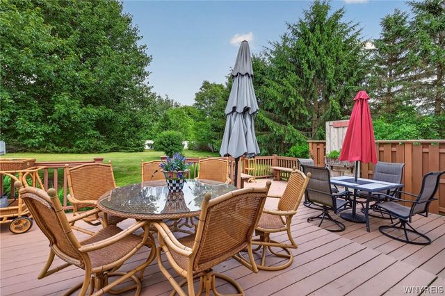 35 Norwood Lane, Orchard Park, NY 14127