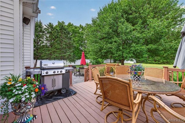 35 Norwood Lane, Orchard Park, NY 14127